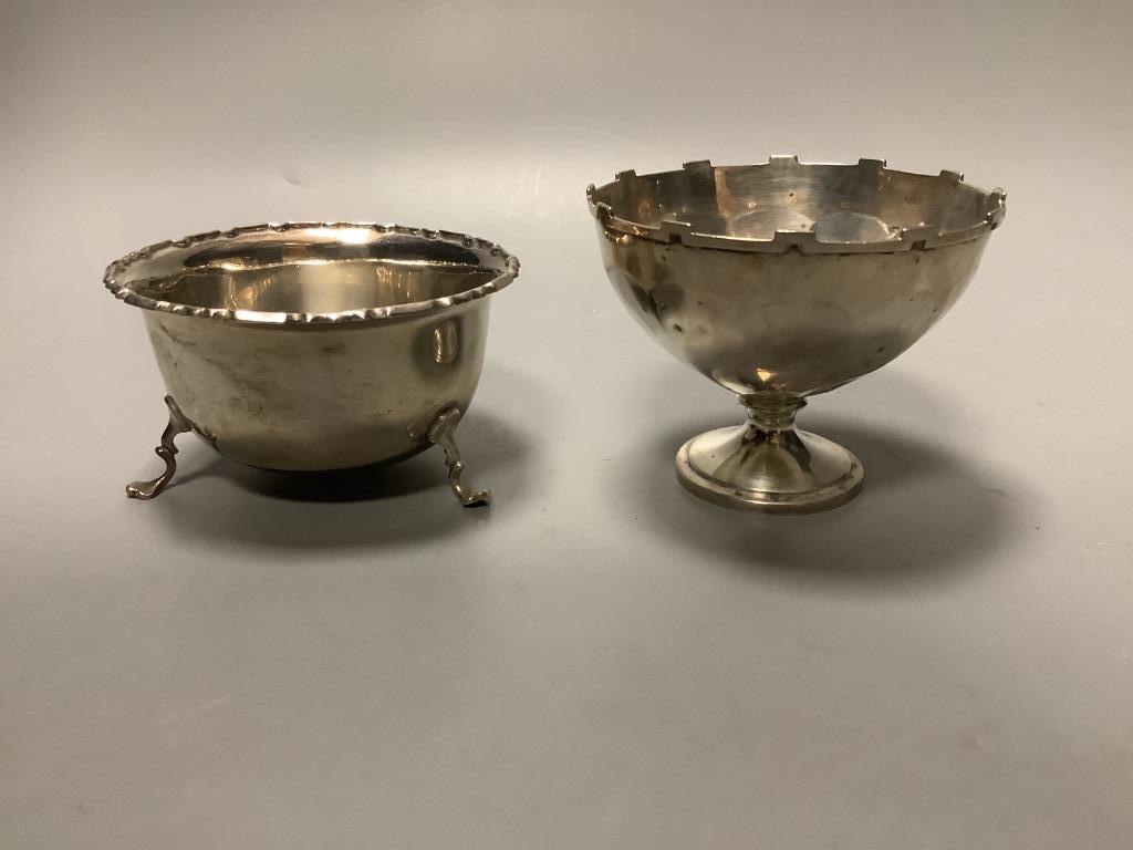 Two George V silver cream jugs and two similar silver sugar bowls